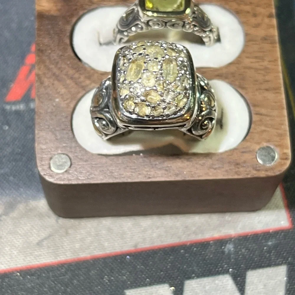 Rare Vintage John Hardy 925/n 18K Gold Multi Stone Dot ring
Sold. Sold - Picture 2 of 7